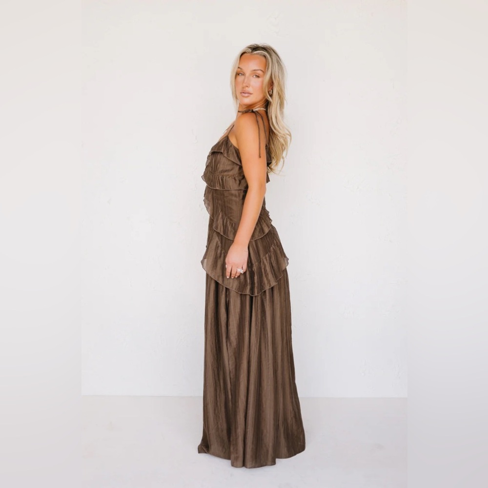Elegant Brown Tiered Maxi Vada Dress - Picture 5 of 6
